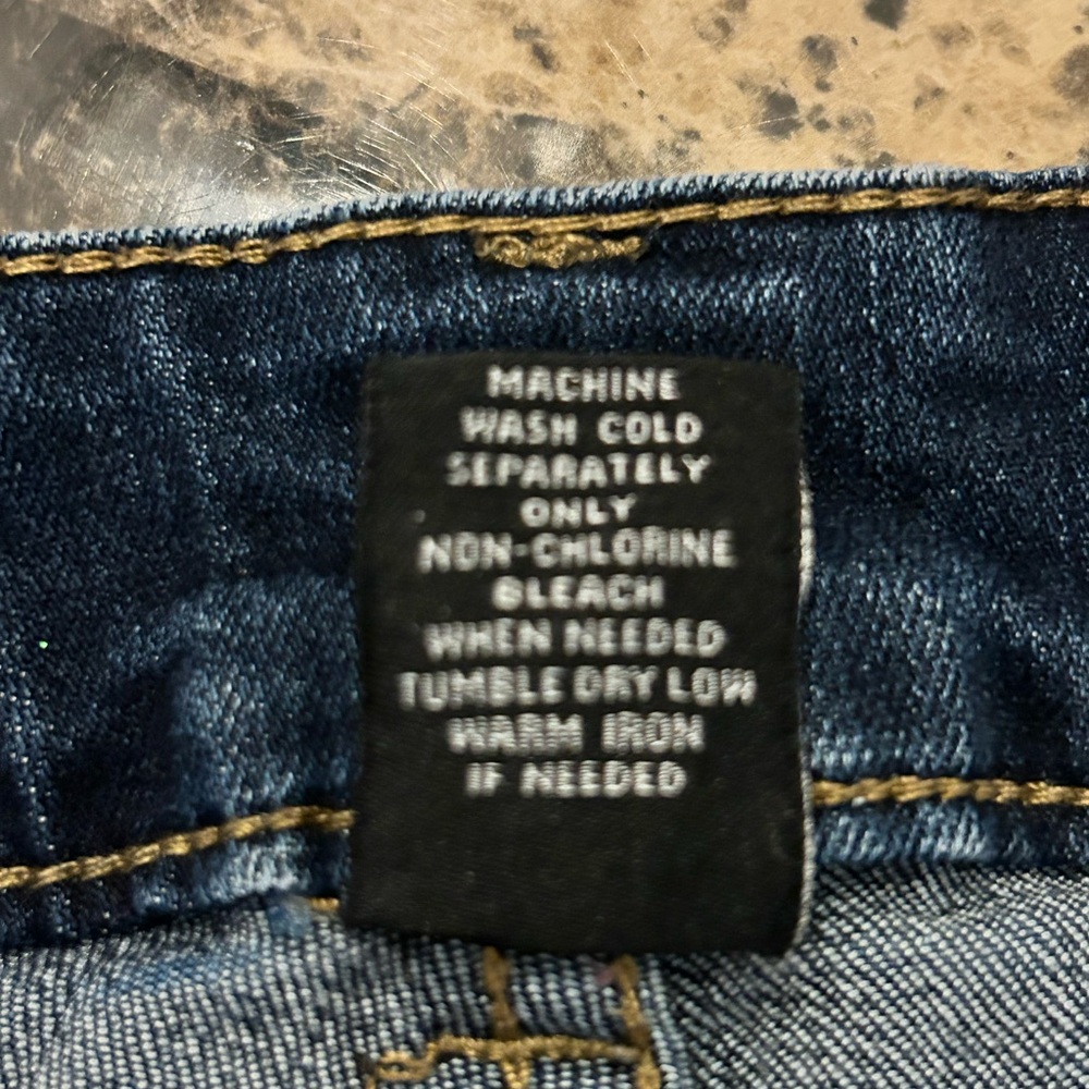 R | WOMENS | DENIM  SHORTS | Size 24 - Picture 4 of 8